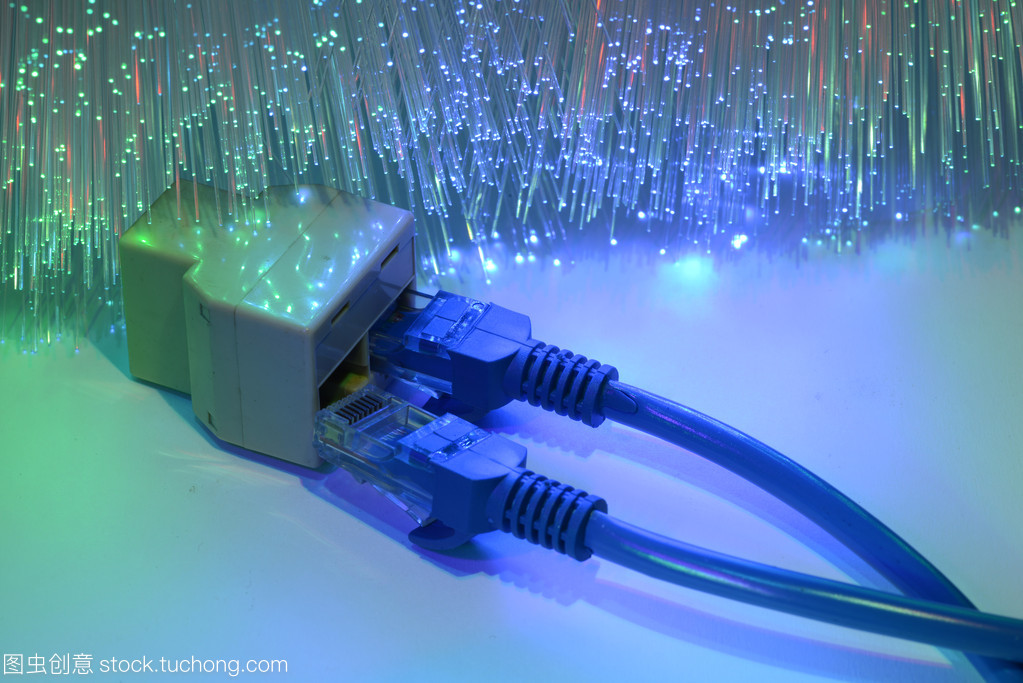 連接未來 網絡電纜、集線器與光纖技術的精密交響